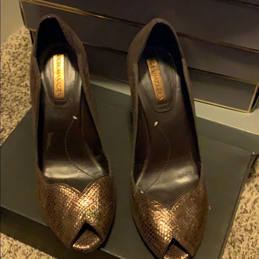BCBG beautiful gold/brown heels